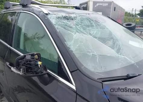 2018 Volvo Xc60 T6 Momentum z USA, uszkodzony, nr VIN YV4A22RKXJ1095996